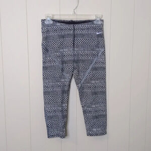 Nike Geometric Print Cropped Leggings